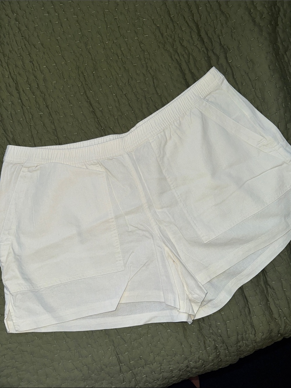Universal Thread Women's White Elastic-Waist Athletic Shorts with Front Pockets